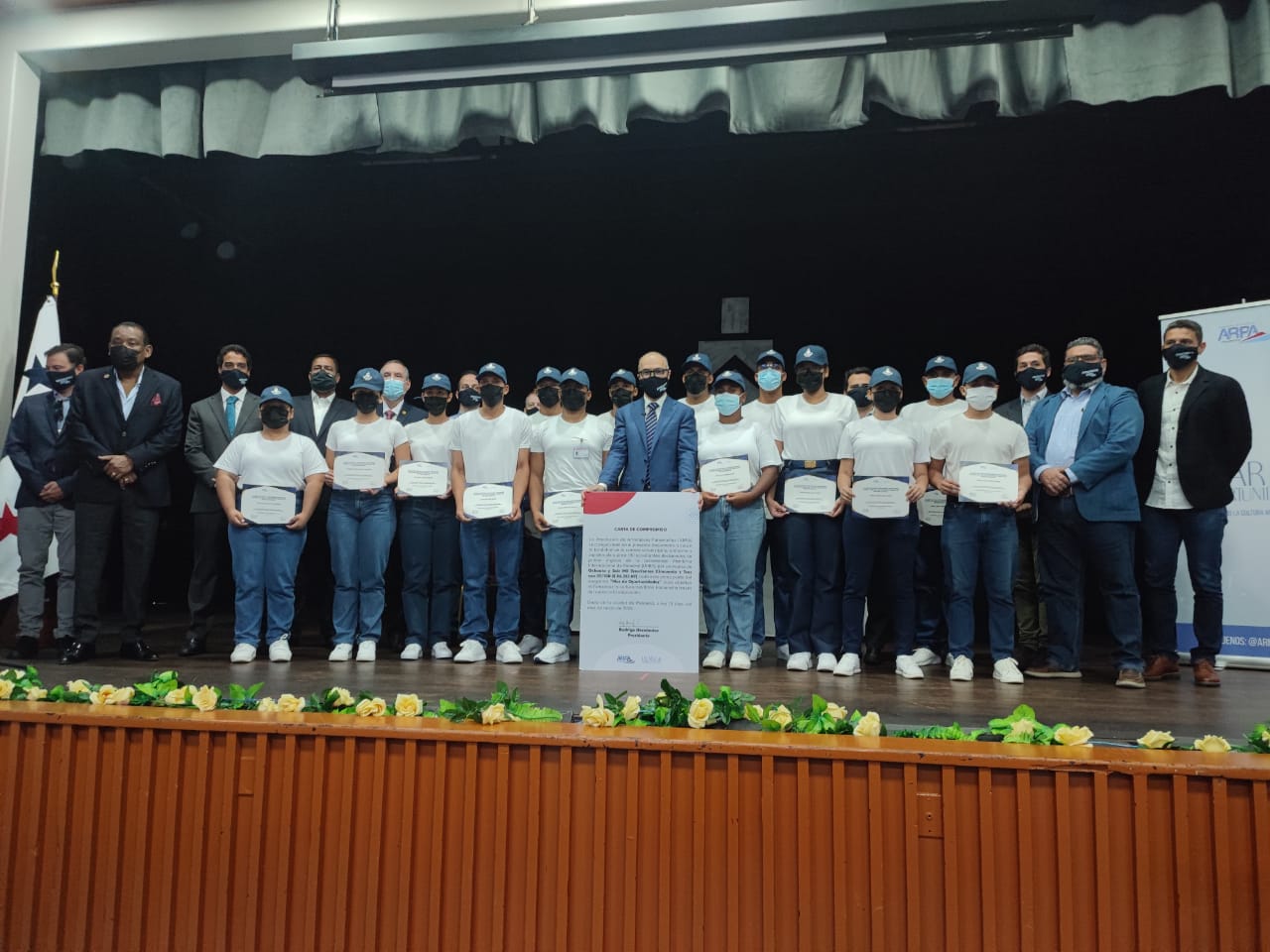 arpa-entrega-becas-completas-a-estudiantes-de-la-umip